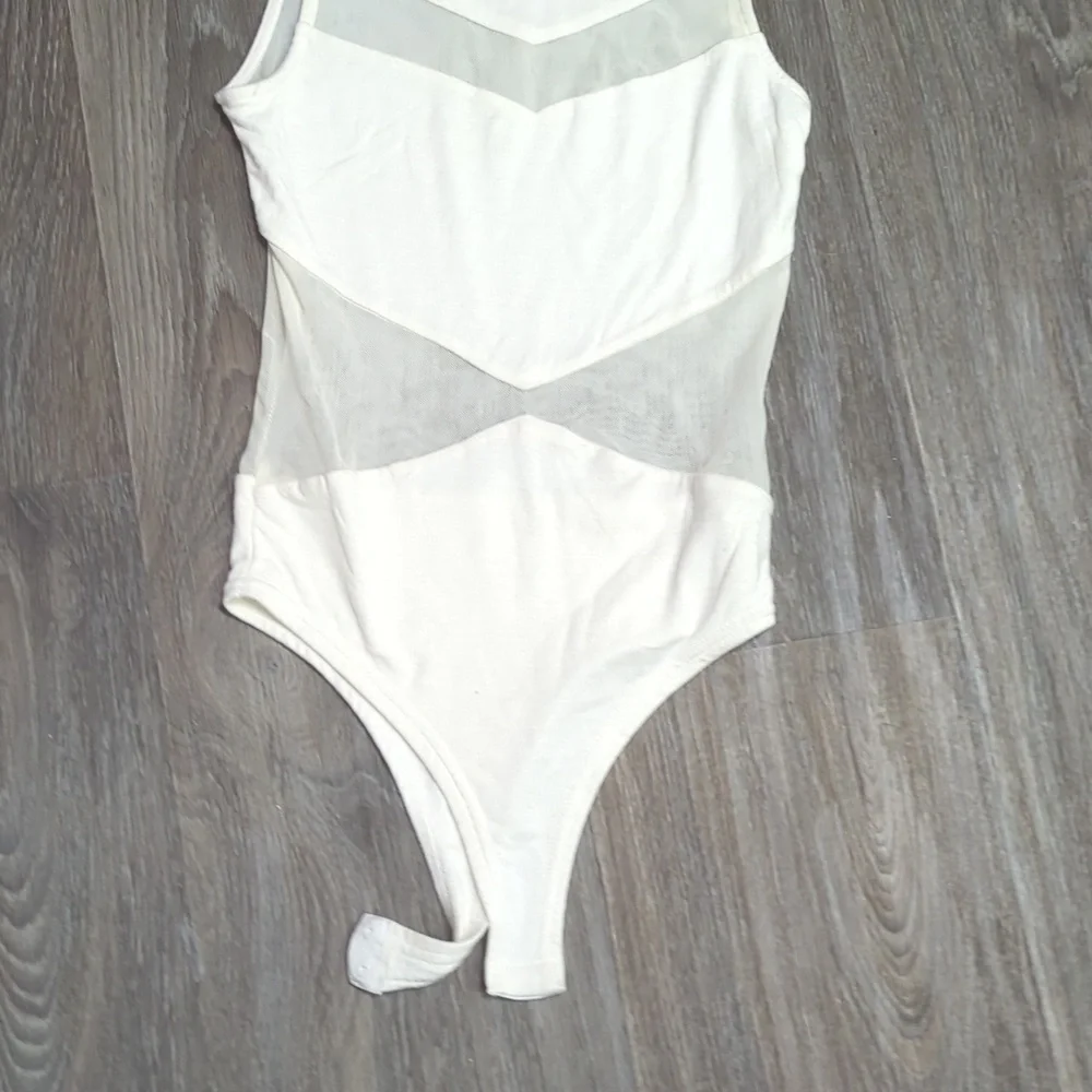 ❤️5/$25 Elegant Cream Sheer Sleeveless Top Body Suit - Picture 3 of 5